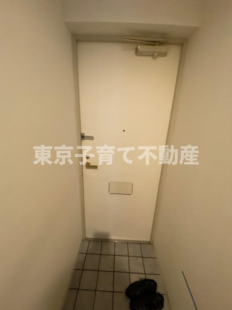 シティハイツ根津の玄関