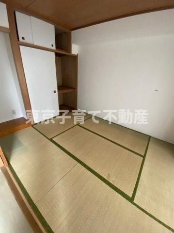 シティハイツ根津の和室