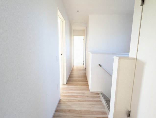 ひたちなか市稲田　5期の内装|太陽光が差し込む明るく気持ちのいい、2階ホール部分です♪