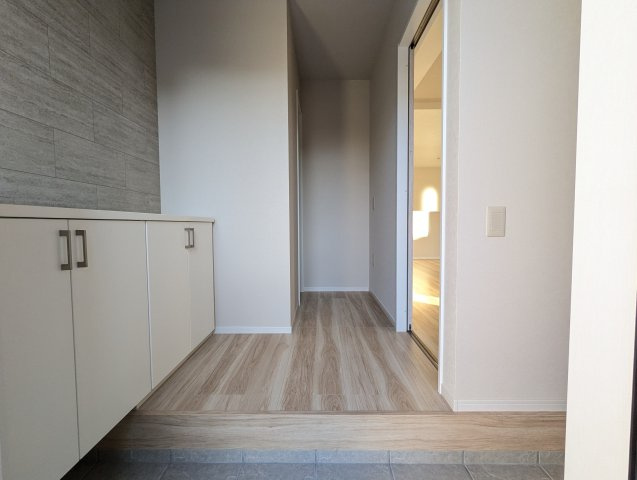 ひたちなか市稲田　5期の玄関|シューズボックスは家族全員の靴が収納でき、いつでも玄関はすっきり！