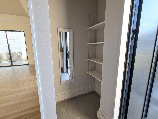 ひたちなか市稲田　5期の収納|シューズインクローゼットには、ベビーカーや遊び道具、災害用グッズを収納いただけます