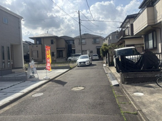 【前面道路含む現地写真】 | 藤沢市高倉　全２棟/今回販売２棟（1号棟） | 前面道路