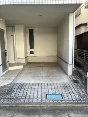 【駐車場】 | 緑が丘戸建 | 駐車場に車を止められます