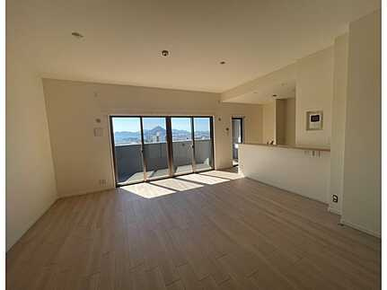 フローレンス宇品橋グランドアークの居間・リビング