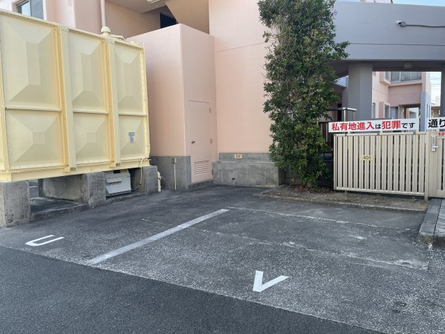 エヴァグリーンの駐車場