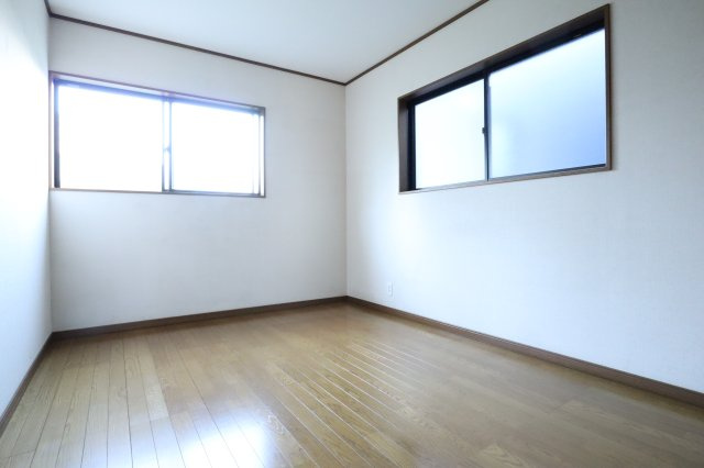 明石市魚住町長坂寺 中古戸建の洋室|洋室②