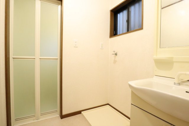 明石市魚住町長坂寺 中古戸建の独立洗面台|洗面室