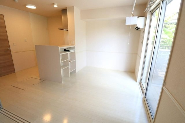 エスキーナの居間・リビング|リビング（エアコン・物干し付き）