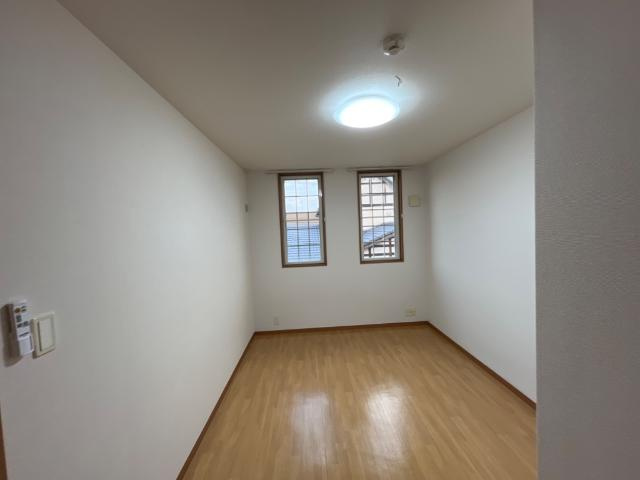 フォルムフィールド・コートの内装|室内