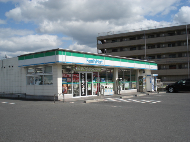 フォルムフィールド・コートの周辺|ファミリーマート御所東松本店まで1,146ｍ