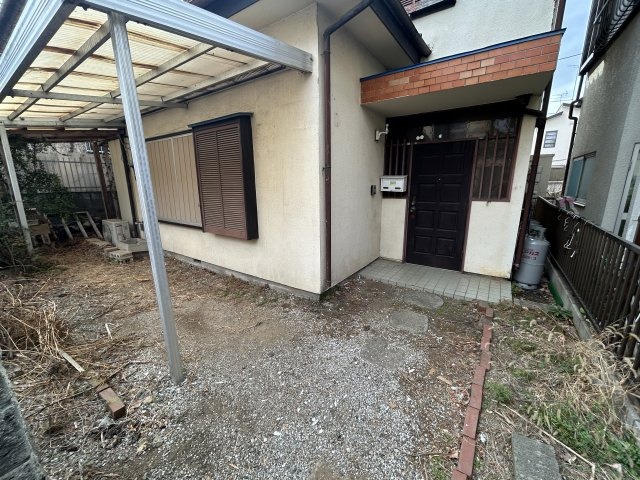 藤金890-22貸家の庭