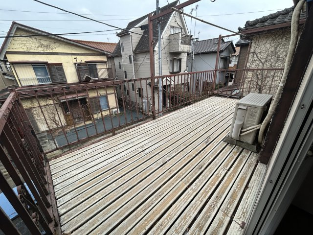 藤金890-22貸家のバルコニー