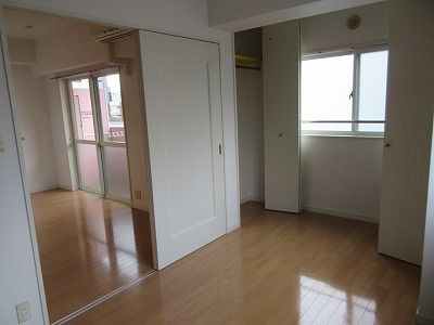 メゾンドリバティ西新の居間・リビング