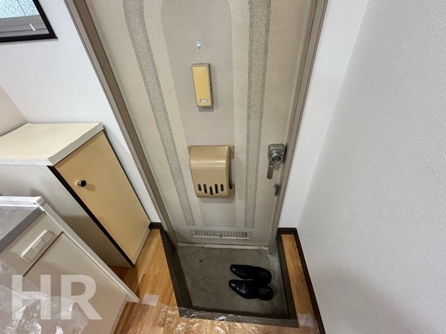 武蔵野市中町３丁目のアパートの玄関|下駄箱有
