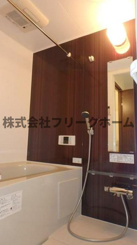 武蔵野市境南町４丁目のアパートの浴室