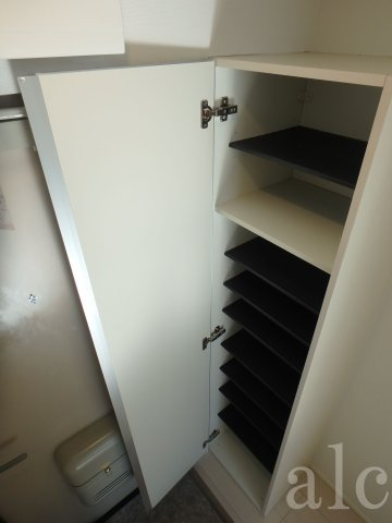 Lavish高円寺の玄関|シューズボックス