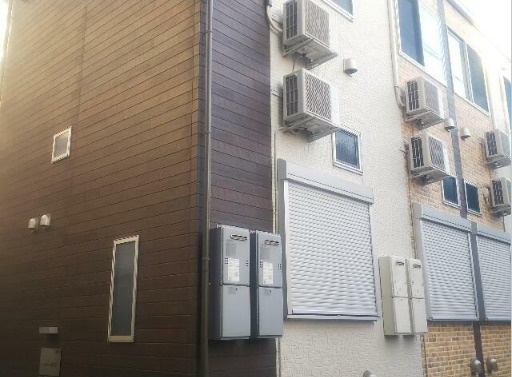 Lavish高円寺のエントランス