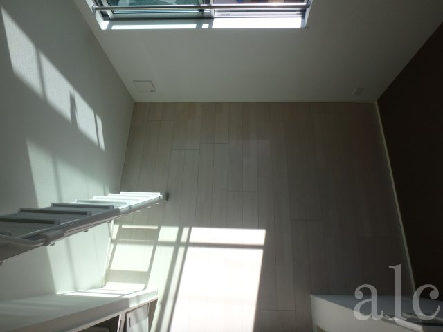 Lavish高円寺の居間・リビング