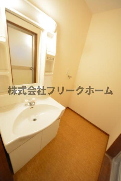 三鷹市牟礼１丁目のタウンの洗面所