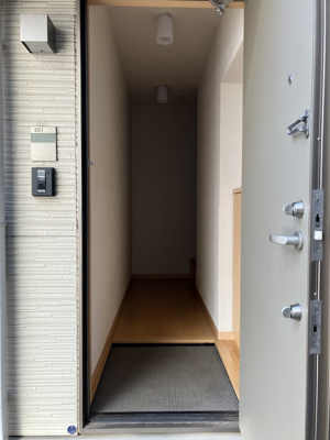 【玄関】 | アルカディア | 明るい玄関です