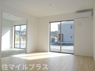 【居間・リビング】 | 二本松市油井新築一戸建て12棟 | こちらの居間で趣味の時間をお楽しみください