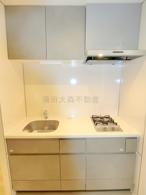 FABRIC蒲田west Residenceのキッチン|2口ガスコンロのシステムキッチン