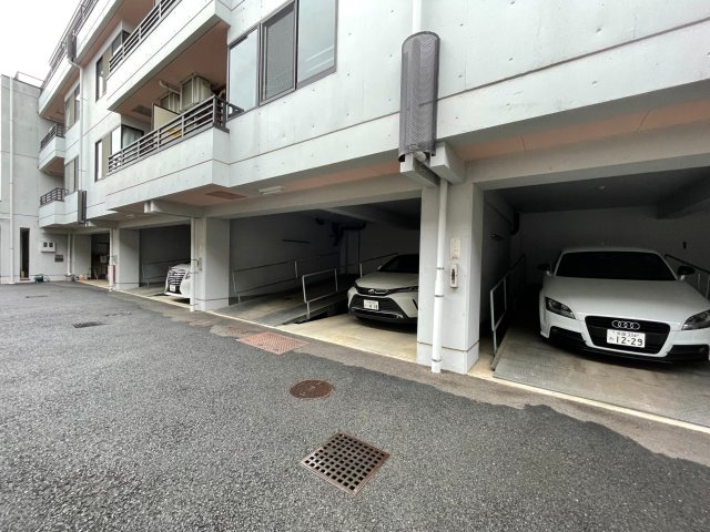 グランドリドの駐車場