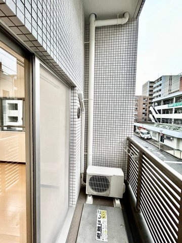 ファーストワン江坂のバルコニー