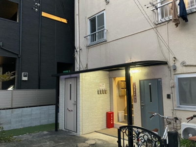 【外観】 | ヨシノコーポ | 鉄筋コンクリート造のがっちりとした建物。
