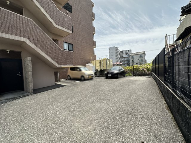 リーヴァ・ビスタ北本町の駐車場