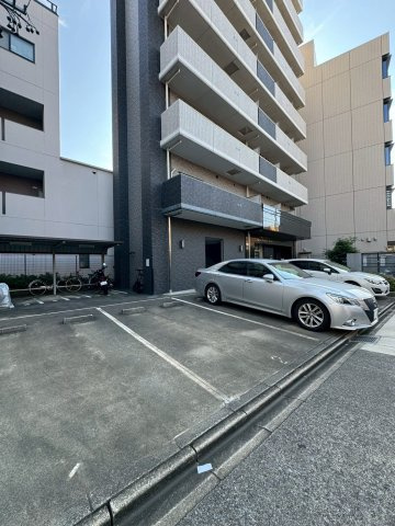 プレミアムコート名古屋金山インテルノ　名古屋市賃貸　仲介手数料無料の駐車場