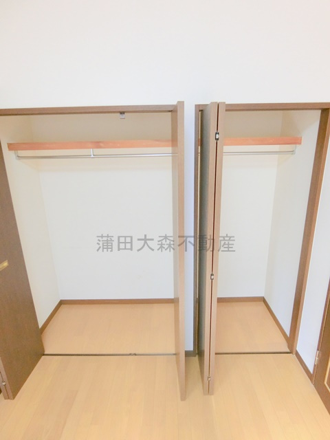 ガーデンホーム山王ヒルズの居間・リビング|玄関側洋室