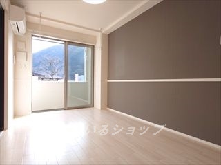 広島市安佐北区亀山２丁目の賃貸マンションの居間・リビング
