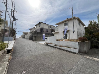 【前面道路含む現地写真】 | 惣山町５丁目　中古戸建 | 閑静な住宅街でゆったり落ち着いた生活が送れます。