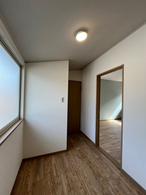 【その他】 | 惣山町５丁目　中古戸建 | 階段の踊り場が広く収納があるので便利です。