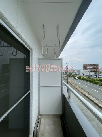 丸善インタービルのバルコニー|外からの目が気にならないバルコニーで洗濯物が干せます