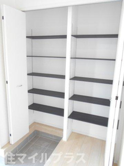 【玄関】 | 二本松市油井新築一戸建て12棟 | 明るい玄関です