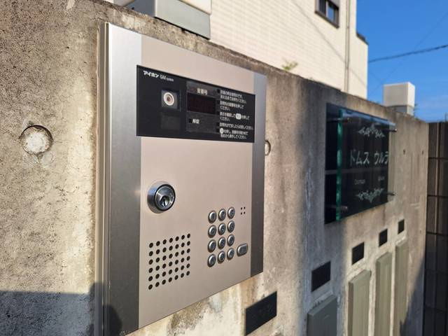 ドムス　ウルラの玄関