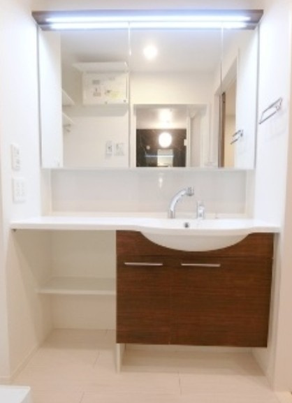 フロリナパークの洗面所|※別号室の参考写真です