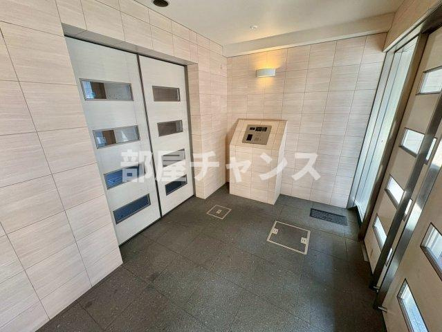 フラシア新栄町のエントランス