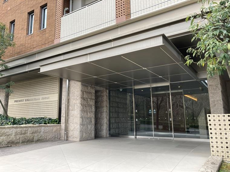 プレミスト東山公園のエントランス