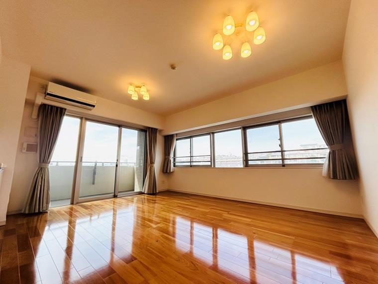 プレミスト東山公園の居間・リビング