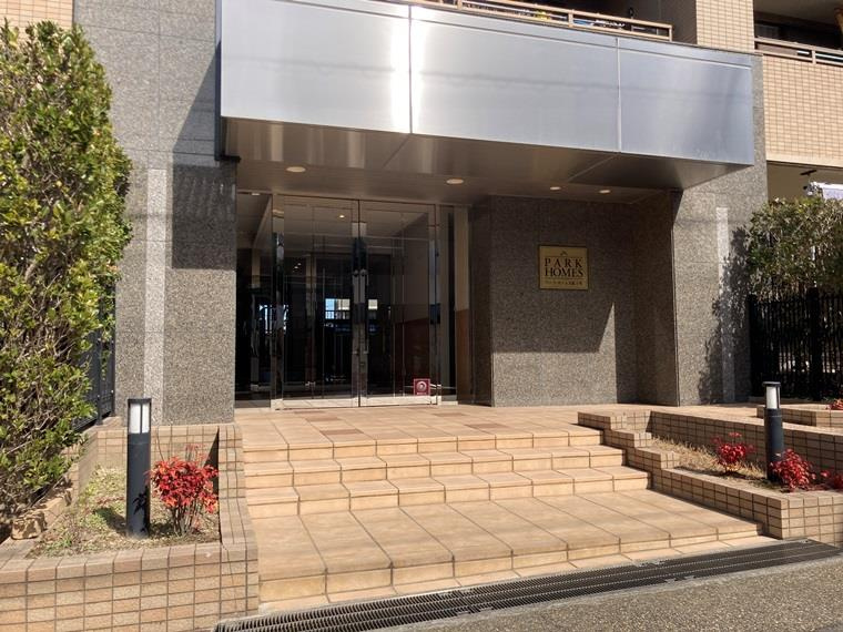 パーク・ホームズ鹿子町のエントランス