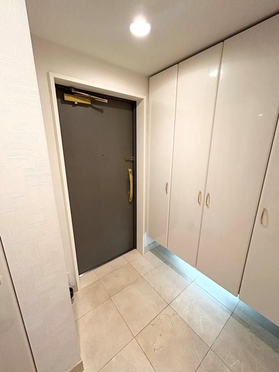 パーク・ホームズ鹿子町の玄関