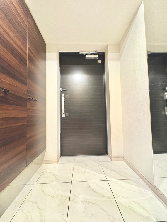 ライオンズ一社グランテラスの玄関