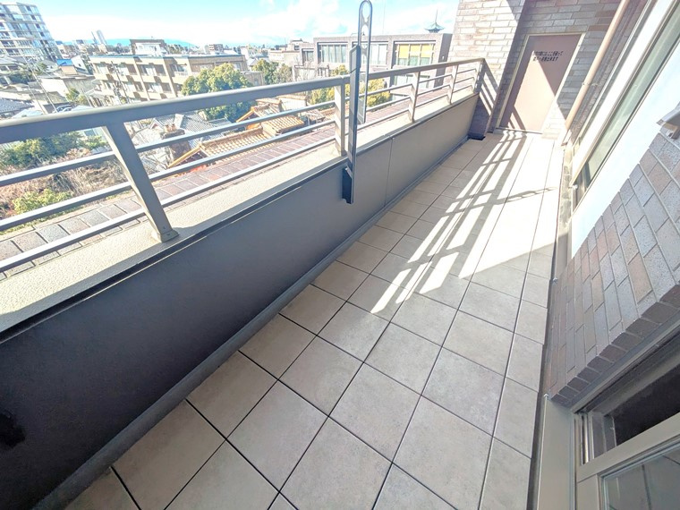 グランドヒルズ覚王山法王町のバルコニー