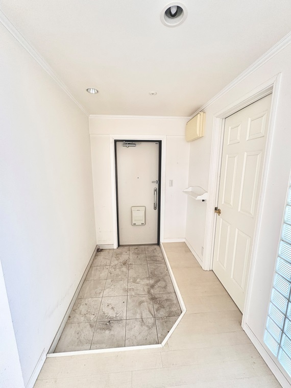 三旺マンション南明の玄関