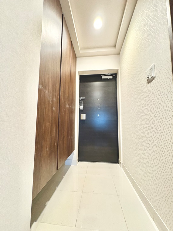 プレサンスグラン川名の玄関