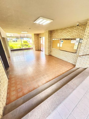 コミュニタス千代が丘Ｓ棟のロビー