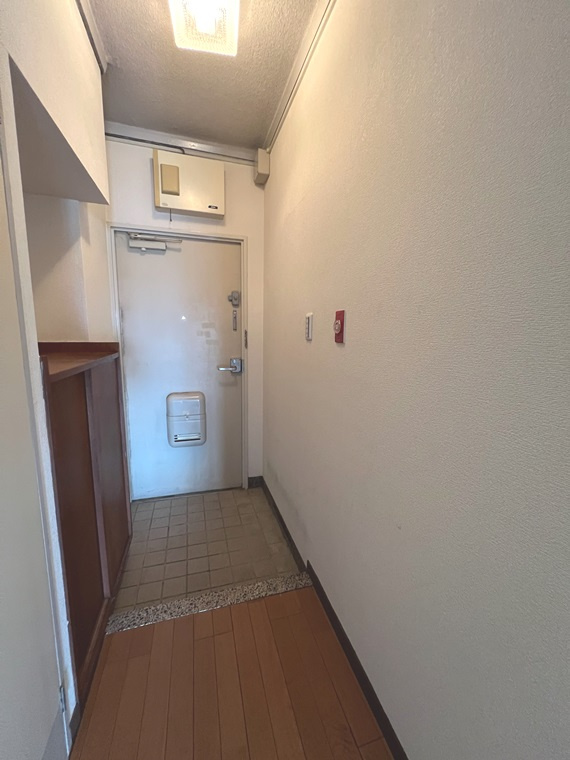 コミュニタス千代が丘Ｓ棟の玄関